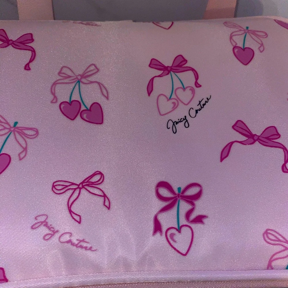 🎀🍒🩷NEW Juicy Couture Insulated Cooler Bag/ Lunch Box pink cherry Bows Hearts - Picture 10 of 10